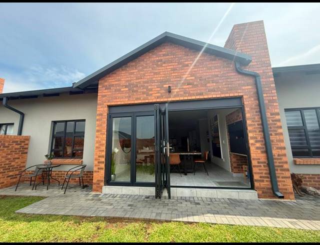 3 BEDROOM HOUSE FOR SALE IN SIX FOUNTAINS